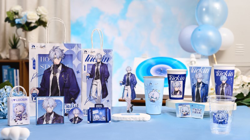 《崩坏：星穹铁道》× 瑞幸咖啡联动周边展示叮咚！来自白厄 & 遐蝶的幸运礼物正在派送中~签收这份元气补给，为今天注入满格能量吧！《崩坏：星穹铁道》× 瑞幸咖啡联动周边展示叮咚！来自白厄 & 遐蝶的幸运礼物正在派送中~签收这份元气补给，为今天注入满格能量吧！